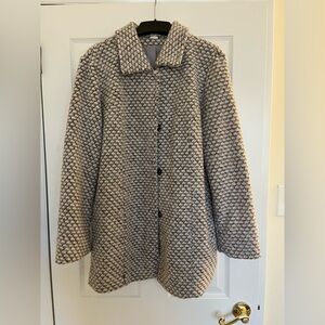 Gray Teddy Jacket with Long Sleeves and Mid-Thigh Length